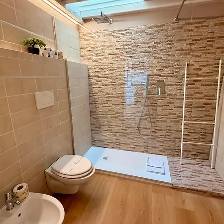 Sky View - 2 Mins From The Arena Apartment *