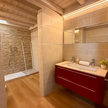 Sky View - 2 Mins From The Arena Apartment *